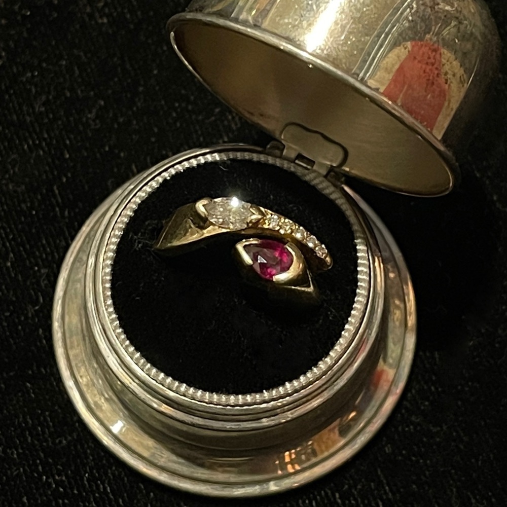 ✨ Vintage 14K Gold Ruby and White Diamonds Ring